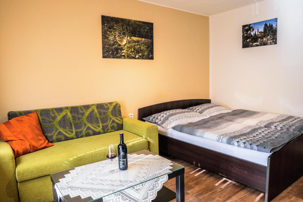 אוהרסקה הראדיסטה Ubytovani Ve Vinarstvi Medek | Medek House & Winery מראה חיצוני תמונה